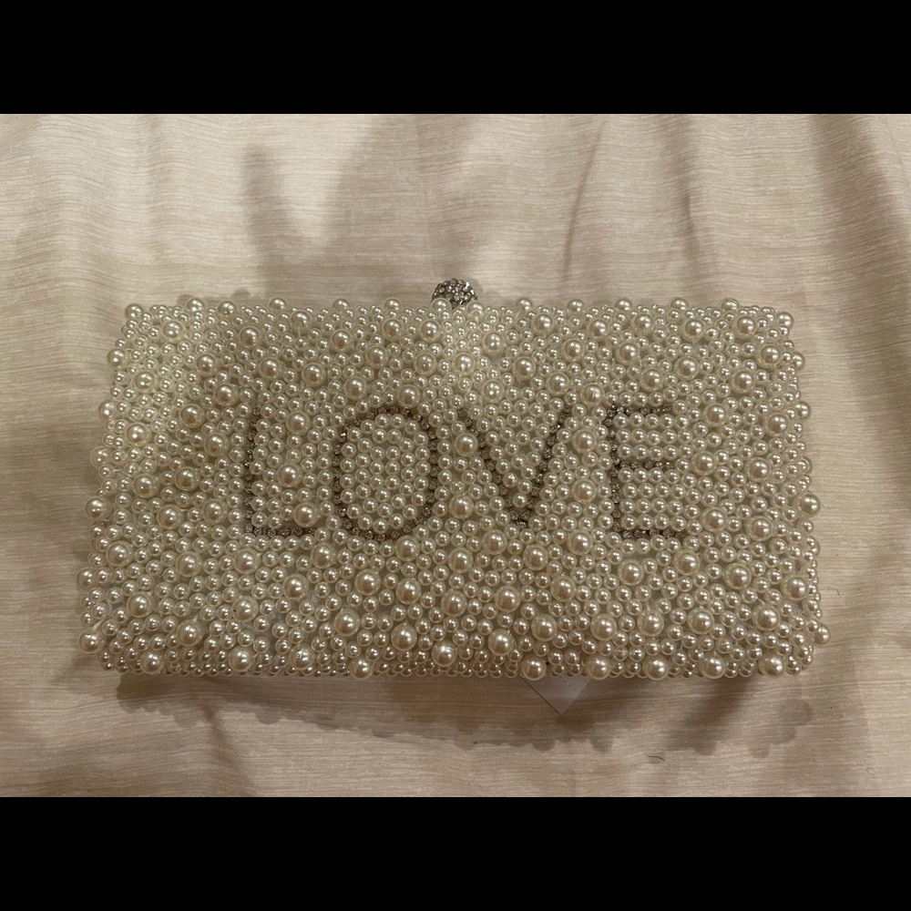 LOVE PEARL CLUTCH WITH SILVER STRAP